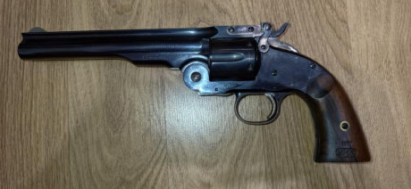 Buenas!  un amigo mío pone a la venta su revolver replica de Uberti  Smith and wesson nº 3  en calibre 01