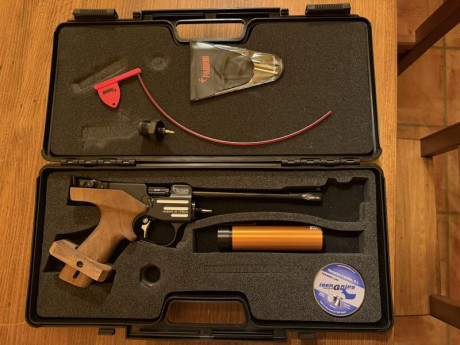 Vendo esta pistola que compré para que mi hijo se iniciara en el tiro, pero.... no le terminó de gustar 01