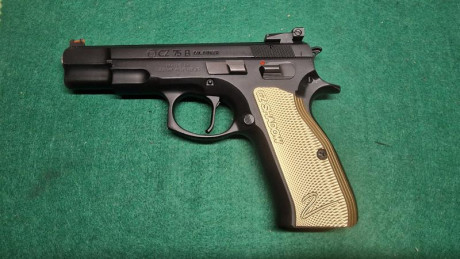 Vendo pistola CZ 75 B calibre 9 mm Parabellum con poco uso y muy cuidada, con miras LPA, y mi armero de 01