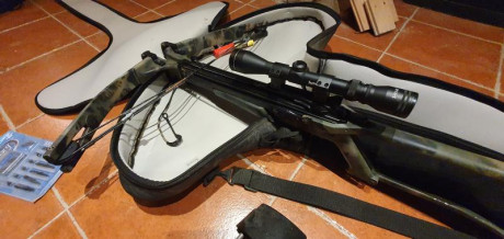 Buenassss. se vende todo el equipo menos la mira: funda, ballesta, flechas con puntas de caza, + puntas, 01