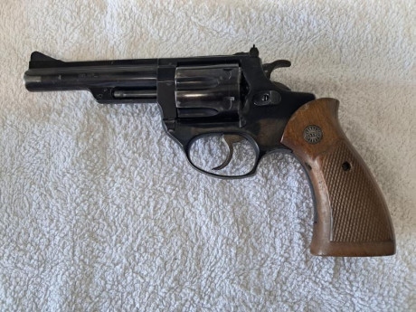 Se vende revolver Astra NC6, cal. 38 Spl. de 4¨
Está guiado con licencia tipo F.
Se encuentra en Santander.
Precio 02