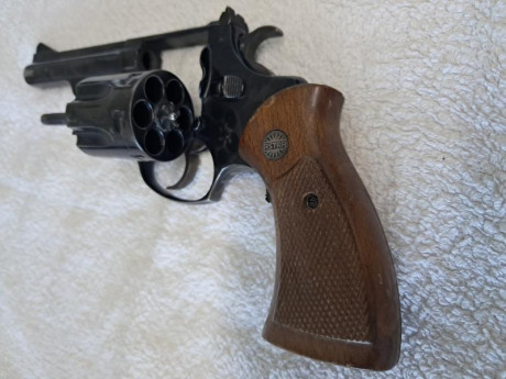 Se vende revolver Astra NC6, cal. 38 Spl. de 4¨
Está guiado con licencia tipo F.
Se encuentra en Santander.
Precio 00