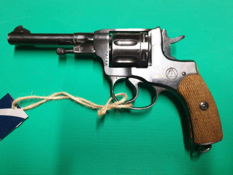 SE VENDE CARABINA REVOLVER NAGANT MODELO DE 1895
EN CALIBRE .7,62x38R.
DEL AÑO 1944 TAL Y COMO HE PODIDO 00