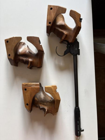 Por dejar la afición 
Vendo pistola libre CM84E. Electronica y con prolongador/bocacha Irosa. Talla M 00