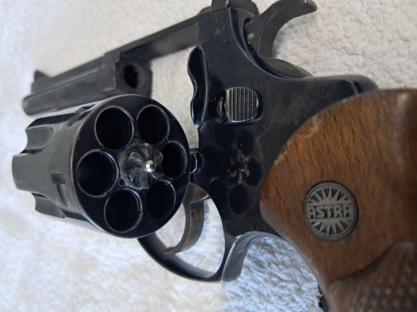 Se vende revolver Astra NC6, cal. 38 Spl. de 4¨
Está guiado con licencia tipo F.
Se encuentra en Santander.
Precio 12