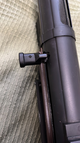 Vendo esta réplica del subfusil MP40 fabricada por Cybergun. Es metálica. La he usado en tres eventos 00