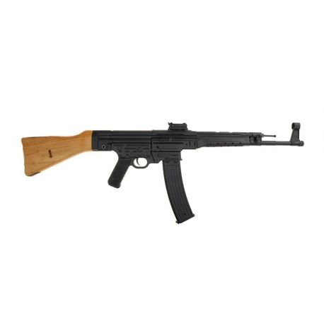 4,5 kg.Extremadamente fiel al arma de la 2 GM. Velocidad 120 m/s.Perfecta tiro lúdico en casa hasta 12-15 01