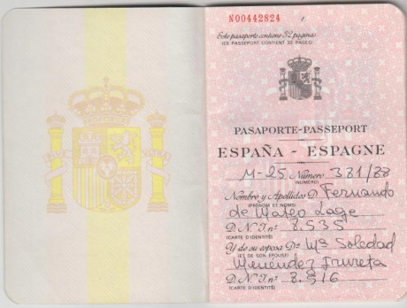  EN RECUERDO Y HOMENAJE A LOS QUE YA NO ESTÁN. 

Si pones en  GOOGLE    PASAPORTES EN LA MEMORIA   da 140