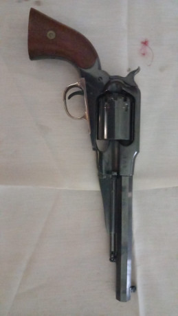 Un amigo vende dos revolver uberti new model army uno en inox y el otro en pavón, están en Zaragoza el 11
