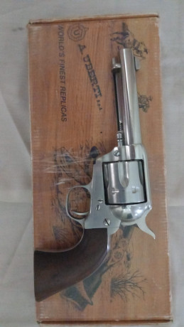 Se vende Uberti Cattleman en calibre 45LC, el arma está en Zaragoza y el precio son 350€, más información 01