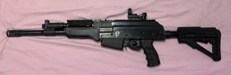 Buenas tardes,

Vendo escopeta semiautomática SDM AK-12. Ideal para IPSC. Al arma le acompañan tres cargadores 02