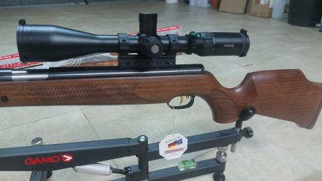 Se vende carabina     Weihrauch HW97K cal. 4,5 (.177)   , nueva casi a estrenar, habrá tirado una media 22