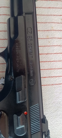 CZ 85 Combat 9 mm. Con dos cargadores. Muy buen estado. Tuvo muy poco uso. Esta  en Asturias. Precio 400 01