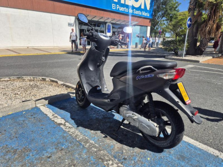 ​Se vende Yamaha Neo's del año 2015 en excelente estado, muy cuidada y siempre durmiendo en garaje.
​Marcador 20
