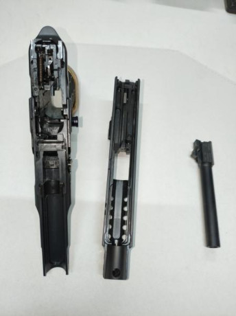 Se vende pistola WALTHER Q5 MACTH SF BLACK RIBBON. Guiada en el 04/2024 , tendra como 1000 tiros como 20