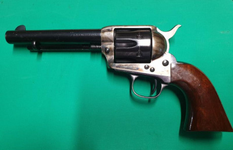 SE VENDE REVOLVER UBERTI CATTLEMAN 1873
EN CALIBRE .357 MAGNUM. 
ESTADO DE CONSERVACIÓN MUY BUENO CON 01