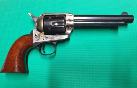 SE VENDE REVOLVER UBERTI CATTLEMAN 1873
EN CALIBRE .357 MAGNUM. 
ESTADO DE CONSERVACIÓN MUY BUENO CON 00