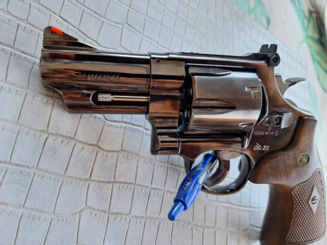 Buenos días compañeros,

Pongo a la venta esta magnífico revolver de Umarex de cañón de 3" con munición 12