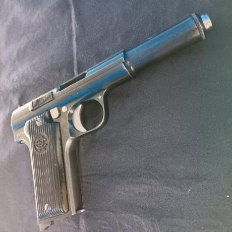Pistola copia de la Astra 400, fabricada en Valencia. Estado impecable y con licencia F. 
   Precio 500 00
