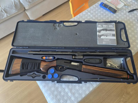 Vendo beretta urika 2 en buen estado. Maletin original, 4 choques y llaves. Se encuentra en Madrid. 600 00