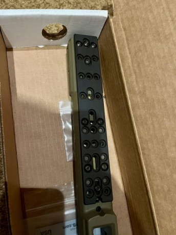 650€ puesta en destino.
Lleva el carril arka original , contrapeso interno de bronce bajo todo el guardamanos 00
