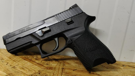 Hola.
Vendo Sig Sauer P250 DCc.
Con muy pocos disparos. Le tenía para seguridad en casa.
Lleva un sistema 01