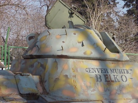 curiosa combinación....
 t55hell-1.jpg 
 t55hell-2.jpg 
 t55hell-3.jpg 

barcaza T55 con torre de M18 70