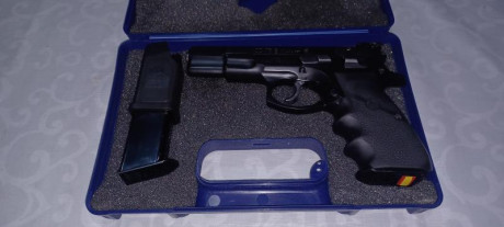 Impecable
Dos cargadores
Caja para transporte acolchada
Guiada en F
Envío a cualquier comandancia por 02