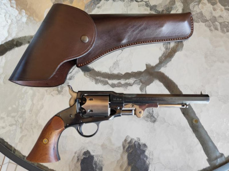 Saludos
Un compañero del club vende un revolver Roger and Spencer de Euroarms, cal44.

350E mas portes.

El 02