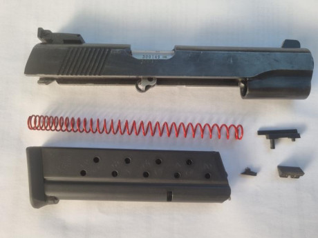Se vende kit de 9 mm. Parabellum NORINCO para pistola 1911, cargador y alza regulable de un solo uso. 02