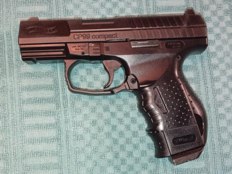 Walther CP99 Compact CO2, calibre 4.5.
Funciona con bombonas de CO2
Dispara bolas BBS
Blowback
Capacidad 01