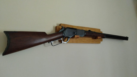 Arma original, guiada en AE, con certificado de BOPE.
Madera en perfecto estado. Fue re pavonado en algún 02