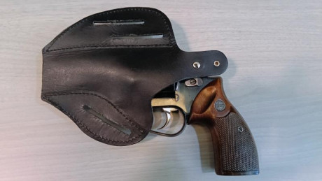 Vendo o cambio por algo de mi interés revólver ASTRA POLICE guiado en F. 

Dos tambores, .357 y 9 mm. 21
