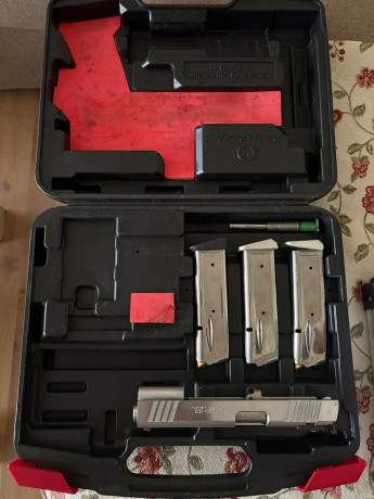 SPS PANTERA 9 pb con corredera y guía del 40 adicional 2 empuñaduras  2 cargadores de cada calibre  y 02