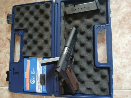 Se vende semiautomática Colt Government 45, comprada nueva y con muy poco uso, tiene el disparador afinado 01
