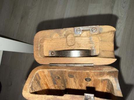 Funda original de BH MM31, también vale para Astra 900 y Mauser c96.
Está en perfecto estado salvo resorte 11