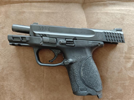 Vendo pistola smith and wesson MP9 2.0 calon de 3,6". Ideal para porte oculto guiada en A.
Pistola 00