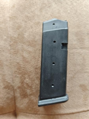 Vendo 2 cargadores Glock 19 como nuevos, usados un par de veces.

Precio 25€ cada uno. 01