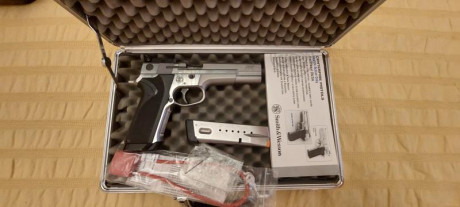 Vendo pistola Smith&Wesson5906 PPC Performance Center cañón de 5 Pulgadas en acero inoxidable, con 01