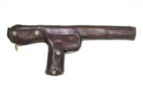 Curiosa he interesante funda de piel para   Pistola BORCHARDT C-93  (1893)  

Si bien no es la original 02
