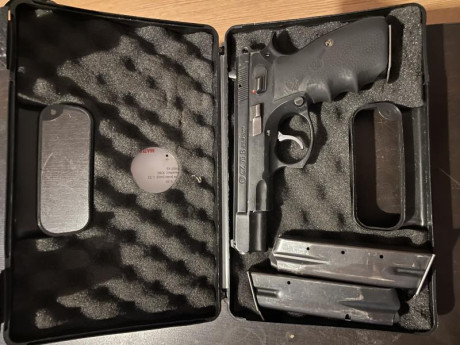 Vendo pistola CZ 75B, no usada para competir, el arma se encuentra en Pamplona, tres cargadores, dos de 02