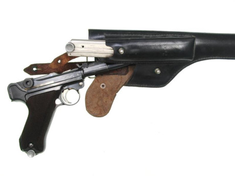 Curiosa he interesante funda de piel para   Pistola Luger LP-08 Artilleria  

Si bien no es la original 00