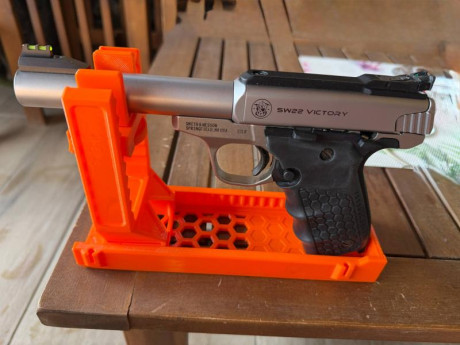 Buenas, se vende S&W modelo Victory LR22 Guiada en F, con 1 año de uso como nueva en perfecto estado, 02