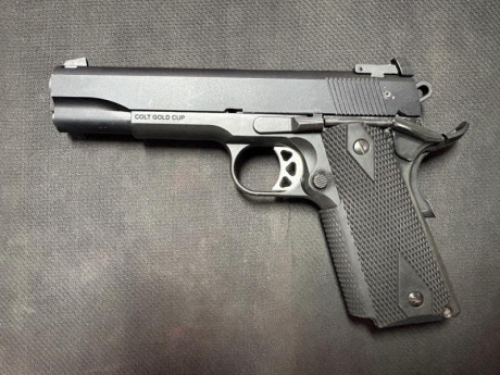 Vendo pistola 1911 Colt Gold cup
En calibre 22lr. 
1 Cargador y caja de transporte
El arma esta guiada 01