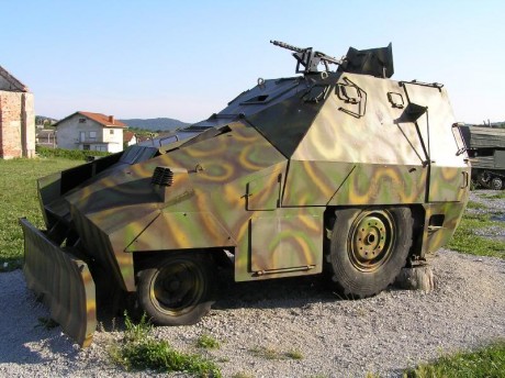 curiosa combinación....
 t55hell-1.jpg 
 t55hell-2.jpg 
 t55hell-3.jpg 

barcaza T55 con torre de M18 150