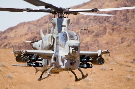 En otras palabras, podría el AH-1 super cobra realizar todas la misiones que realiza el Apache?

Ante 00
