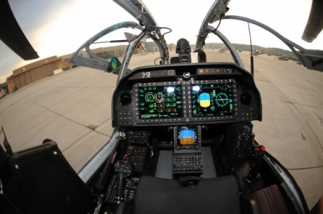 En otras palabras, podría el AH-1 super cobra realizar todas la misiones que realiza el Apache?

Ante 30