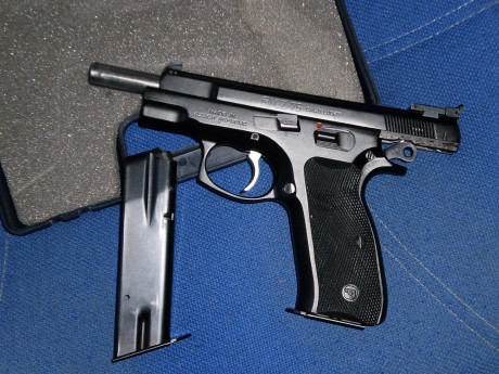 Hola amigos! ya que se muestran tantas armas buenas creo que a los propietarios de una cz 75 se nos tendría 02