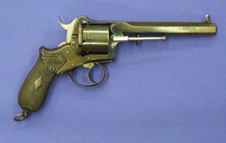 Voy a colocar unas fotos de un arma larga alemana de llave de mecha del siglo XVI. 51