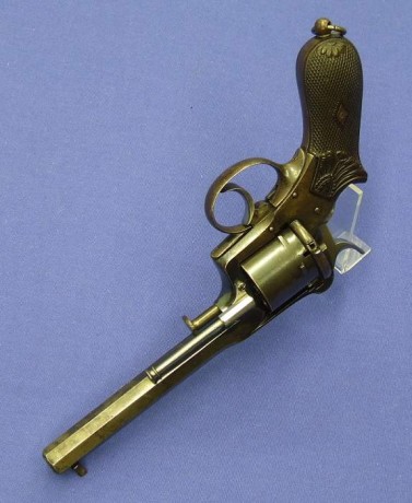 Voy a colocar unas fotos de un arma larga alemana de llave de mecha del siglo XVI. 71